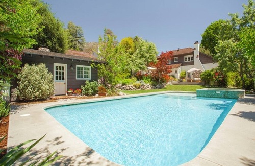 Altadena Casa | Hermoso y tranquilo Tudor Revival Home (1925) En Coveted Barrio de Pasadena