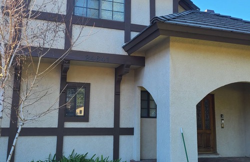 Newhall Casa | Beautiful Tudor Home with Pool in Peaceful Neighborhood