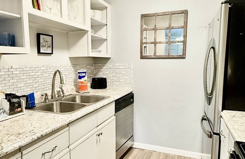 South Side Apartamento | Beautiful Two bedroom two bath first floor apartment,20 minutes to beach