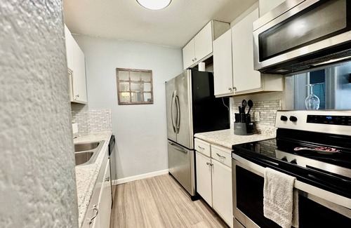 South Side Apartamento | Beautiful Two bedroom two bath first floor apartment,20 minutes to beach