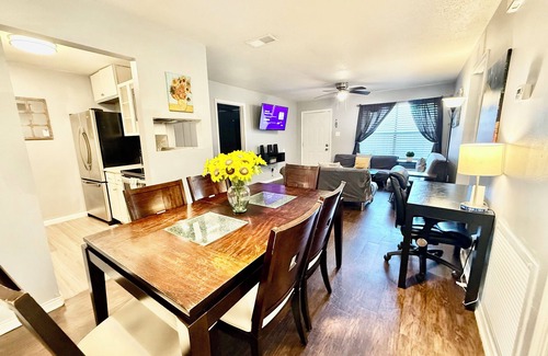 South Side Apartamento | Beautiful Two bedroom two bath first floor apartment,20 minutes to beach