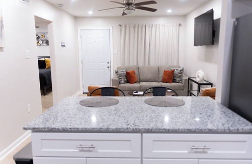 Highlands - Perkins Apartamento | Beautiful Two Bed Room - Apt 1 - Down Stairs