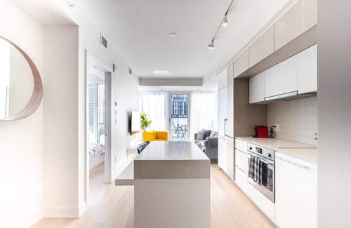 Downtown Montreal Condominio | Beautiful two bedroom condo with a jaccuzi