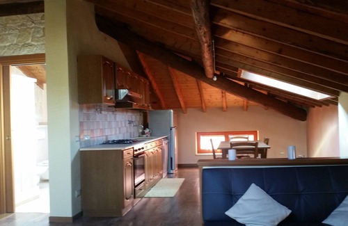Santorso Apartamento | Precioso ático de dos habitaciones, finos acabados