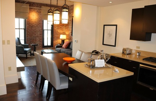 Fisherman's Wharf Condominio | Hermoso apartamento de dos habitaciones y dos baños.