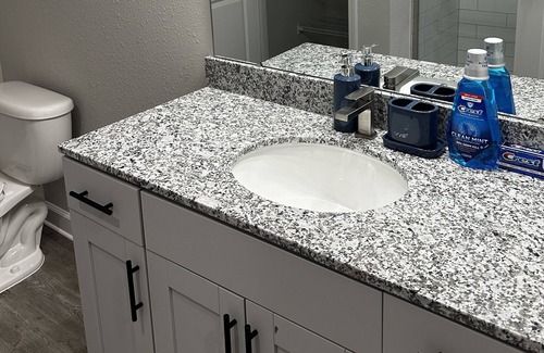Charlotte Apartamento | Beautiful two bedroom/two bathroom apartment in a modern 2023 apartment building