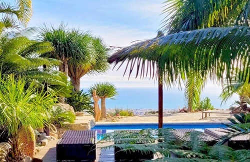 Estepona Villa | Hermosa villa de dos dormitorios y vistas, Con vistas a la ciudad de Estepona y al mar