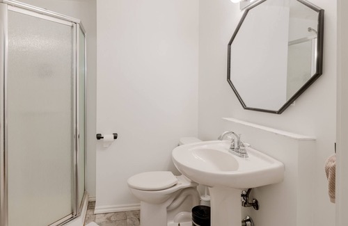 Jasper Place Casa | Beautiful Two Bedrooms With Kitchen and Free Parking.