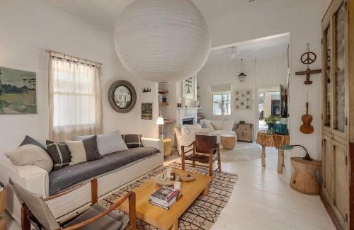 Bangalow Casa | Beautiful Unique Cottage -Pet-Friendly-walk to town