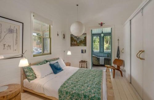 Bangalow Casa | Beautiful Unique Cottage -Pet-Friendly-walk to town