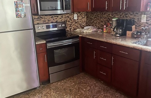 Belmont Apartamento | Beautiful University city apartment with hot tub.
