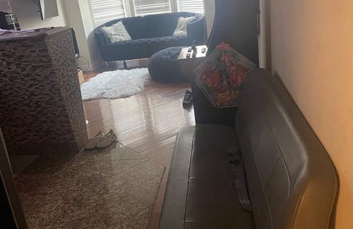 Belmont Apartamento | Beautiful University city apartment with hot tub.