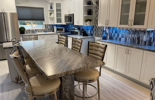 Biltmore Courts Condominio | Beautiful upstairs 2-bedroom condo, sleeps 4 and is near the Biltmore Hotel.