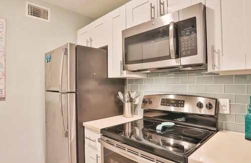 North Redington Beach Condominio | Beautiful Condo, with Gulf Beach access across the street.