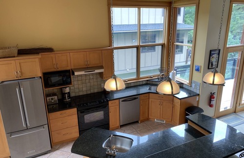 Sunburst Estates Casa | Beautiful Vacation Home | Ski-in/Ski-Out | Private Hot Tub | Fireplace
