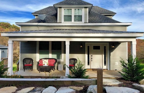 Donegal Casa | Beautiful Vacation Home in Champion (Seven Springs)