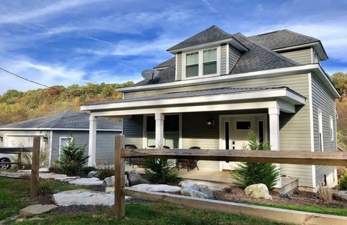 Donegal Casa | Beautiful Vacation Home in Champion (Seven Springs)