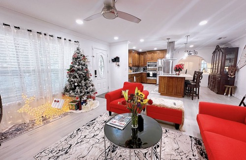 Temple Crest Casa | Beautiful Vacation Home w/patio area- 5 min from Busch Garden, Clearwater Beach.