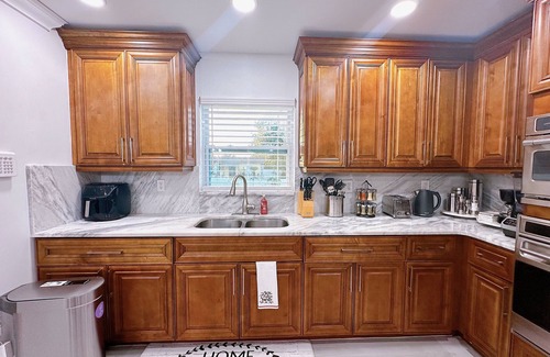Temple Crest Casa | Beautiful Vacation Home w/patio area- 5 min from Busch Garden, Clearwater Beach.