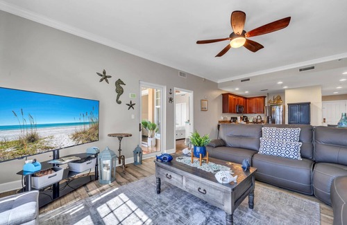 Upper Grand Lagoon Condominio | ⭐Beautiful Views-Resort Pool-Spa-Reflections 402⭐