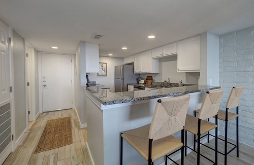 Shibui Sands Condominio | Beautiful view of the beach from the balcony, newly remodeled with new furniture