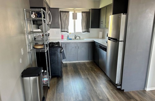 Salt Lake City Casa | Beautiful View, Quiet & Convenient Location near U of Utah, Shops, Skiing, More!