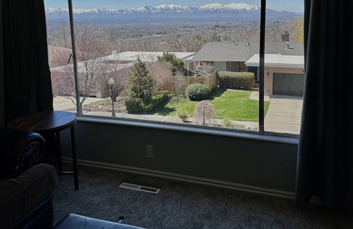 Salt Lake City Casa | Beautiful View, Quiet & Convenient Location near U of Utah, Shops, Skiing, More!