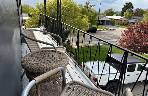 Salt Lake City Casa | Beautiful View, Quiet & Convenient Location near U of Utah, Shops, Skiing, More!