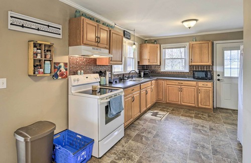 Sparta Casa | Beautiful Views & Gas Grill: Sparta Getaway!