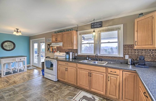 Sparta Casa | Beautiful Views & Gas Grill: Sparta Getaway!