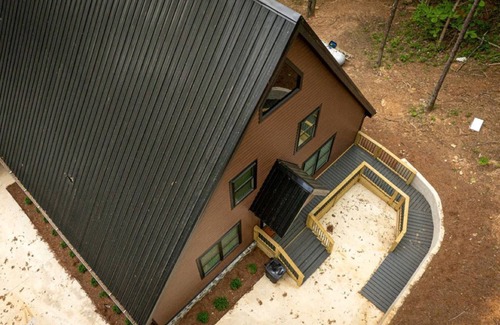 Logan Cabina | Beautiful views with lake access and zero stairs to the water!