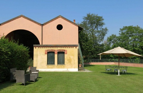 Fubine Villa | Maravillosa casa de vacaciones con WIFI, piscina, TV, patio, mascotas permitida y aparcamiento
