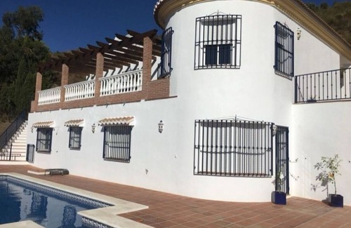 Competa Casa | Beautiful Villa 3 Bedrooms, 2 Bathrooms, A/C, Private Pool & BBQ