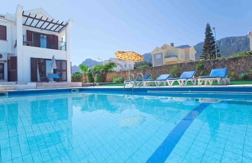 Edremit Villa | Hermosa villa, Edremit con piscina privada, todas las comodidades, wifi, impresionantes vistas