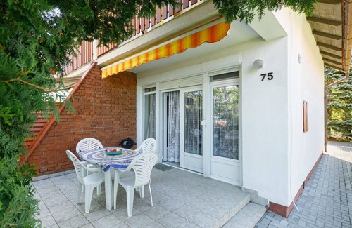 Balatonlelle Casa | Preciosa casa de vacaciones con WIFI, A/C, TV, terraza, mascotas permitida y aparcamiento