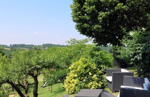 Asti Casa | Maravillosa casa de vacaciones con WIFI, piscina, TV, patio, mascotas permitida y aparcamiento