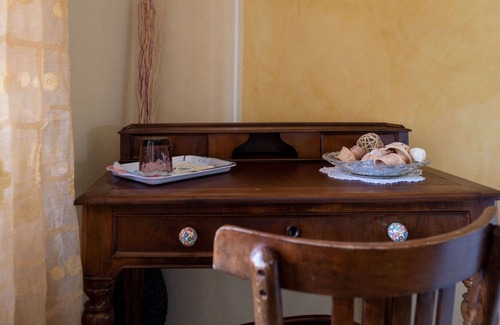 Asti Casa | Maravillosa casa de vacaciones con WIFI, piscina, TV, patio, mascotas permitida y aparcamiento