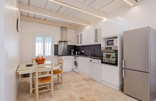 Bauduen Casa | Preciosa casa de vacaciones con WIFI, TV, terraza, mascotas permitida y aparcamiento