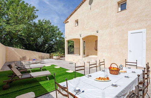 Bauduen Casa | Preciosa casa de vacaciones con WIFI, TV, terraza, mascotas permitida y aparcamiento