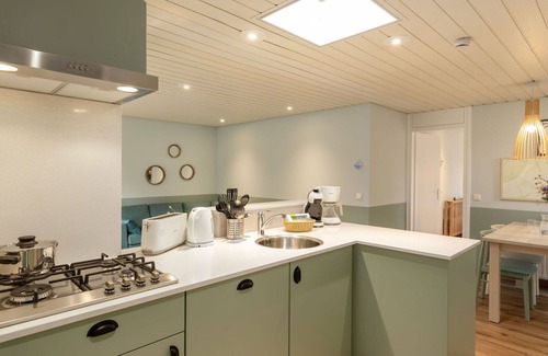 Bispingen Casa | Beautiful villa for 4 guests with WIFI, pool, TV, terrace and parking