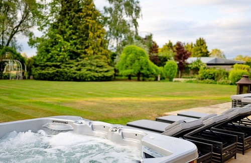 Tring Casa | Estupenda casa de vacaciones para 16 personas con jacuzzi, WIFI, mascotas permitida y aparcamiento