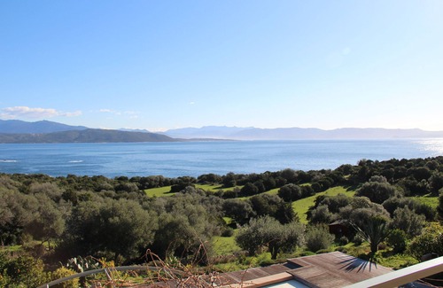 Coti-Chiavari Casa | Hermosa villa en un entorno suntuoso con playa privada!