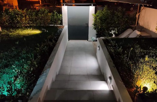 Pallini Villa | Hermosa villa en Gerakas con jardín