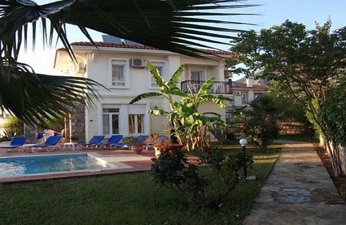 Oludeniz Villa | Hermosa Villa en Ovacik con piscina privada y vistas a la montaña