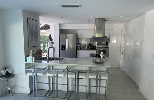 Key Biscayne Casa | beautiful villa in a paradise island with private pool and jacuzzi