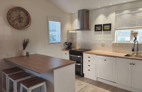 Woolston Casa | Beautiful villa near everything!