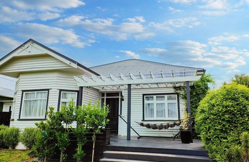 Woolston Casa | Beautiful villa near everything!