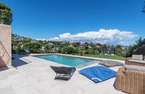 Saint-Aygulf Villa | Beautiful villa private heated pool, view bay st Raphael, 4 people, 4 stars