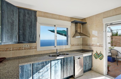 Salobrena Villa | Preciosa villa con vistas al mar, piscina, jardín y Wi-Fi