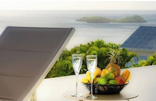 Bouillante Villa | Beautiful villa with sea view and Cousteau reserve with mirror pool 5*****